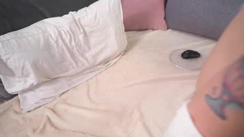 Snapshot of tasty_tomato chatting on 12-17-25, 02:12 RHEA pronanciation like Reya online show from 12-17-25, 02:12