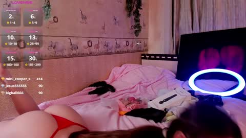 Snapshot of tate_west chatting on 01-18-25, 08:19 Lizzy online show from 01-18-25, 08:19