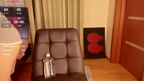 Snapshot of tate_west chatting on 01-23-25, 08:13 Lizzy online show from 01-23-25, 08:13