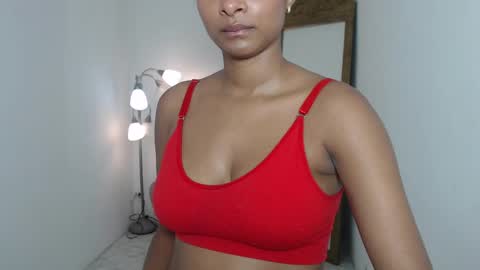 Snapshot of tatiana_oconell2 chatting on 10-16-25, 03:07 isabel online show from 10-16-25, 03:07