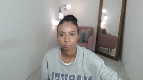 Snapshot of tatiana_oconell2 chatting on 02-09-26, 02:37 isabel online show from 02-09-26, 02:37