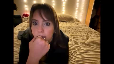 Snapshot of tatieli chatting on 09-19-25, 01:29 Tatieli online show from 09-19-25, 01:29