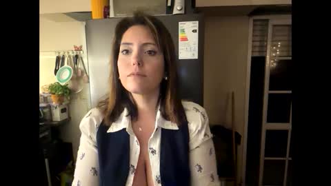 Snapshot of tatieli chatting on 10-12-25, 05:39 Tatieli online show from 10-12-25, 05:39