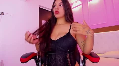 Snapshot of tatilarson chatting on 02-27-25, 01:17 TATI online show from 02-27-25, 01:17