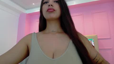 Snapshot of tatilarson chatting on 03-03-25, 12:05 TATI online show from 03-03-25, 12:05