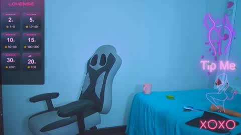 Snapshot of tatis_blux chatting on 02-25-25, 08:30 Tatiana online show from 02-25-25, 08:30