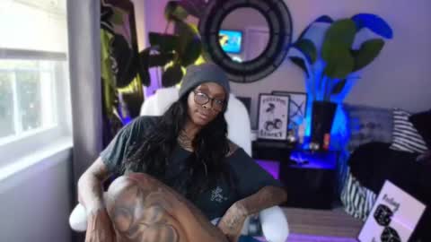 Snapshot of tatted_vixen chatting on 01-05-25, 09:14 Tatted Queen online show from 01-05-25, 09:14