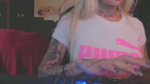 tatuada_safada online show from 10-09-25, 07:50