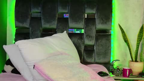 Snapshot of taurito___ chatting on 10-22-25, 05:19 taurito___ online show from 10-22-25, 05:19