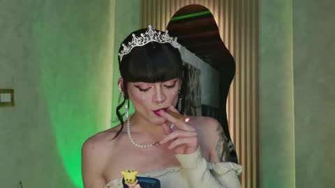 Snapshot of taurito___ chatting on 12-17-25, 01:44 taurito___ online show from 12-17-25, 01:44