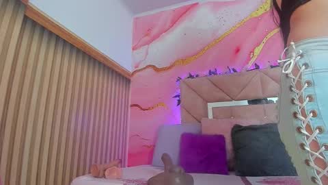 Sarah  online show from 12-01-25, 06:24