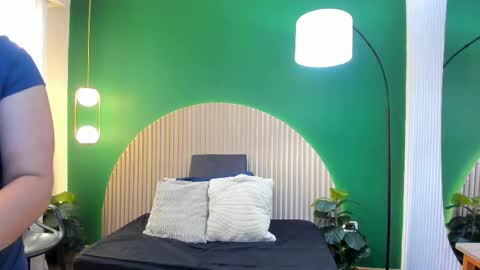 Taylor Bennet online show from 12-20-25, 11:50