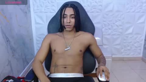 Snapshot of taylor_bigdick18 chatting on 03-08-26, 08:01 Taylor online show from 03-08-26, 08:01