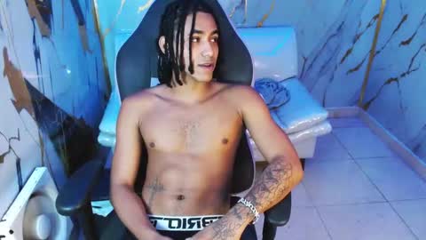 Snapshot of taylor_bigdick18 chatting on 03-12-26, 01:23 Taylor online show from 03-12-26, 01:23