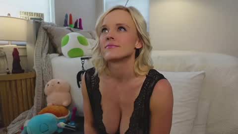 Snapshot of taylor_love_303 chatting on 02-18-25, 08:58 Taylor --  online show from 02-18-25, 08:58