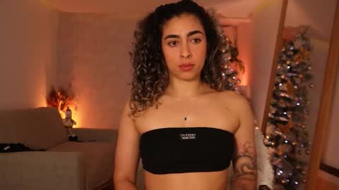 Snapshot of taylormich1 chatting on 12-17-25, 10:16 taylormichell online show from 12-17-25, 10:16