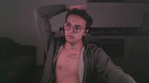 Snapshot of te0__0 chatting on 02-14-25, 03:11 Teo independent model online show from 02-14-25, 03:11