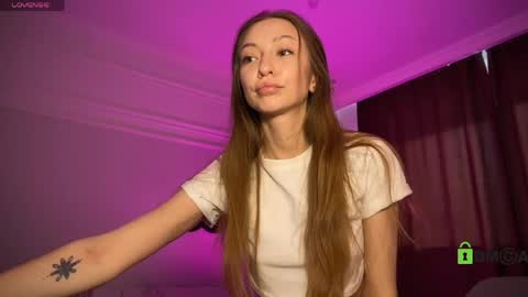 Snapshot of tease_eve_lure chatting on 06-04-26, 04:13 call me Eva online show from 06-04-26, 04:13