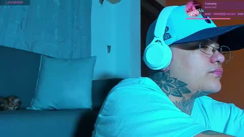 Snapshot of techno_420 chatting on 11-03-25, 08:54 Charlee He online show from 11-03-25, 08:54