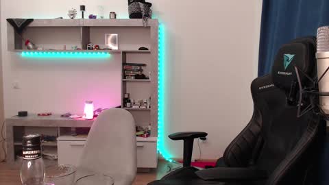 Snapshot of teddy_mode chatting on 12-15-24, 06:37 Teddy online show from 12-15-24, 06:37