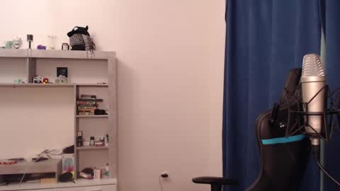 Snapshot of teddy_mode chatting on 12-17-24, 05:58 Teddy online show from 12-17-24, 05:58