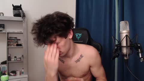 Snapshot of teddy_mode chatting on 12-18-24, 03:55 Teddy online show from 12-18-24, 03:55