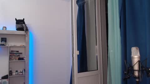 Snapshot of teddy_mode chatting on 12-18-24, 06:57 Teddy online show from 12-18-24, 06:57