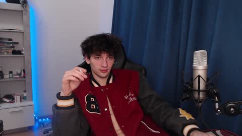 Snapshot of teddy_mode chatting on 12-18-24, 10:02 Teddy online show from 12-18-24, 10:02