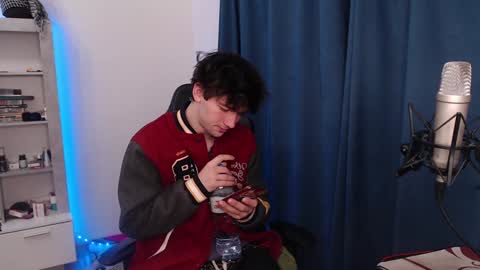 Snapshot of teddy_mode chatting on 12-20-24, 06:56 Teddy online show from 12-20-24, 06:56