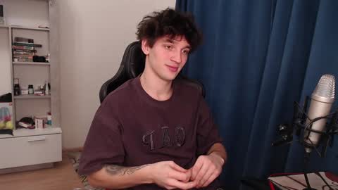 Snapshot of teddy_mode chatting on 12-28-24, 07:11 Teddy online show from 12-28-24, 07:11