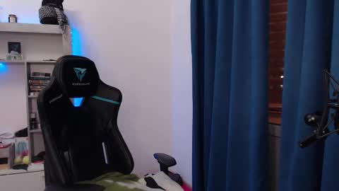 Snapshot of teddy_mode chatting on 12-29-24, 06:27 Teddy online show from 12-29-24, 06:27