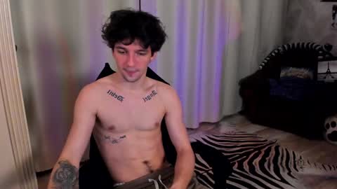 Snapshot of teddy_mode chatting on 01-14-25, 03:22 Teddy online show from 01-14-25, 03:22