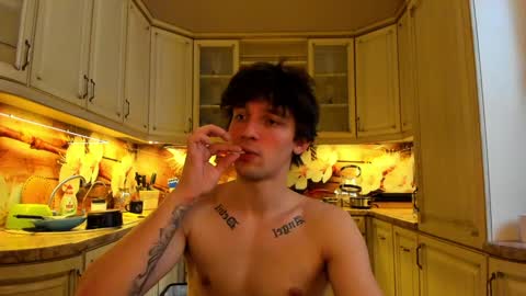 Snapshot of teddy_mode chatting on 01-15-25, 10:38 Teddy online show from 01-15-25, 10:38