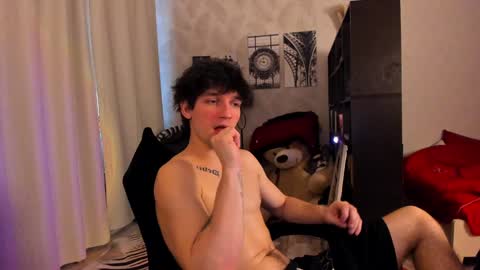 Snapshot of teddy_mode chatting on 01-16-25, 08:11 Teddy online show from 01-16-25, 08:11