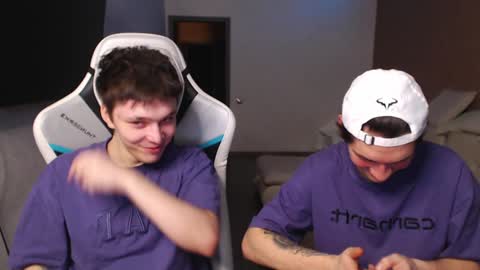 Snapshot of teddy_mode chatting on 01-24-25, 06:46 Teddy online show from 01-24-25, 06:46