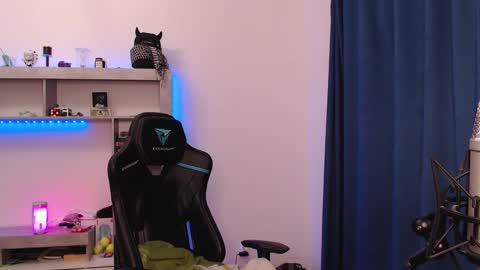 Snapshot of teddy_mode chatting on 01-29-25, 12:12 Teddy online show from 01-29-25, 12:12