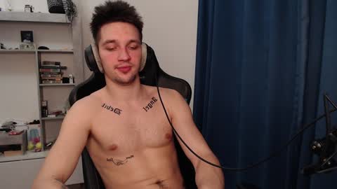 Snapshot of teddy_mode chatting on 02-06-25, 06:24 Teddy online show from 02-06-25, 06:24