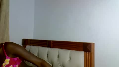 Snapshot of tee_01 chatting on 02-14-26, 01:19 Nicole online show from 02-14-26, 01:19