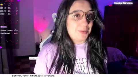 Snapshot of tellme_maddie chatting on 06-10-26, 11:03 Maddie online show from 06-10-26, 11:03