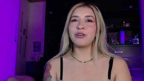 Snapshot of temptationsweet__ chatting on 03-15-26, 08:53 Sara online show from 03-15-26, 08:53