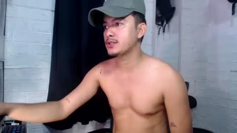 Snapshot of tempting_jon chatting on 10-06-25, 02:09 tempting_jon online show from 10-06-25, 02:09