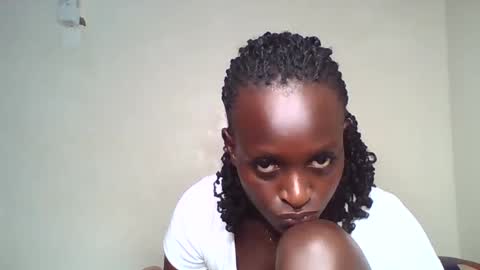 Snapshot of temptress69_tori chatting on 04-12-26, 11:21 Tori online show from 04-12-26, 11:21