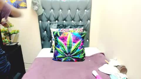 Snapshot of temptressqeen chatting on 01-14-26, 04:07 temptressqeen online show from 01-14-26, 04:07