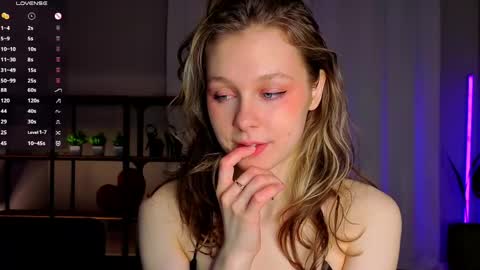 Snapshot of tender__beauty chatting on 05-17-26, 05:53 Hey Im Aneta online show from 05-17-26, 05:53