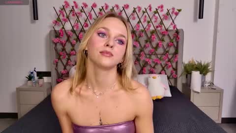 Snapshot of tendercrush chatting on 01-19-26, 01:04 Ellis online show from 01-19-26, 01:04