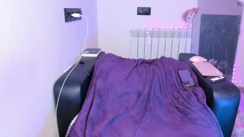 Kira online show from 04-24-26, 06:21