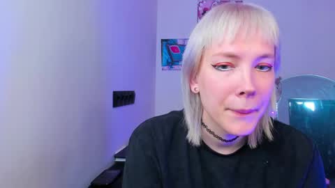 Snapshot of tenebrise chatting on 05-17-26, 04:10 Kira online show from 05-17-26, 04:10