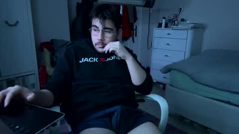 Teo online show from 03-07-26, 01:24