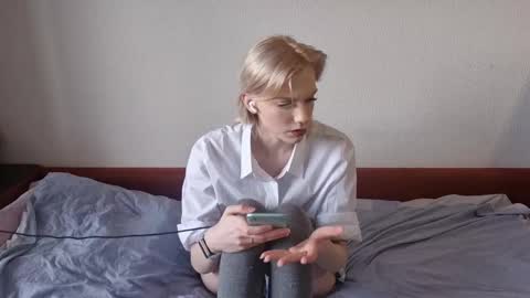 Anna online show from 02-15-26, 07:51