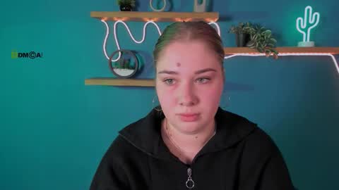 Snapshot of tereza_moon chatting on 10-18-25, 09:10 Youre Tereza online show from 10-18-25, 09:10